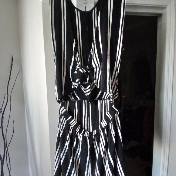 New love tree size large romper - Picture 2 of 3